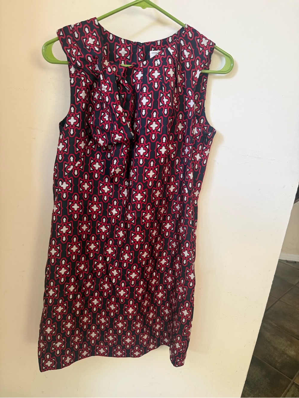 Milly Sleeveless Silk Shift Dress in Burgundy, Black and White